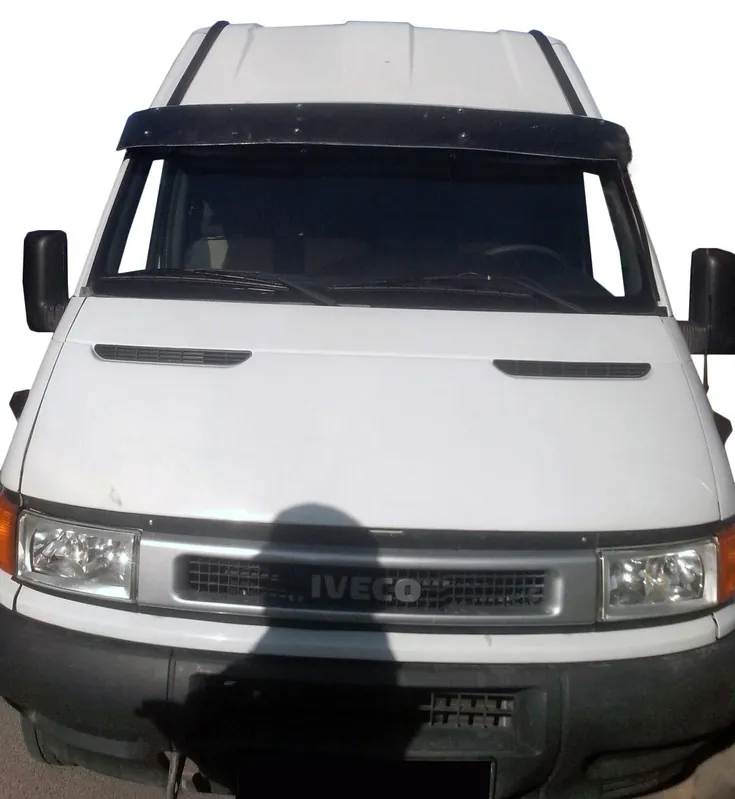 În topul vânzărilor | Iveco Daily 1999-2006 Viziera parbriz V1 (negru lucios, 5mm)